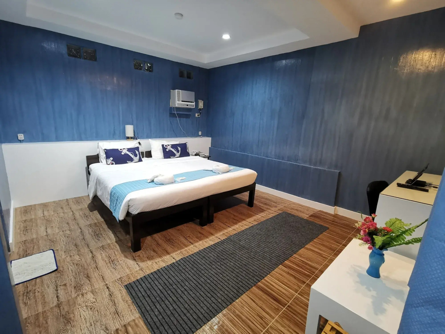 Pescadores Seaview Suites Moalboal