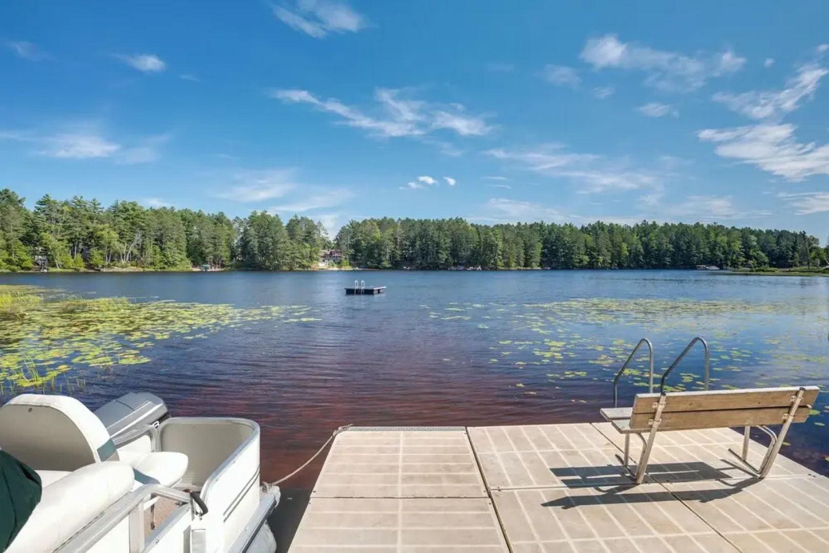 All-season Lakefront Mercer Vacation Rental