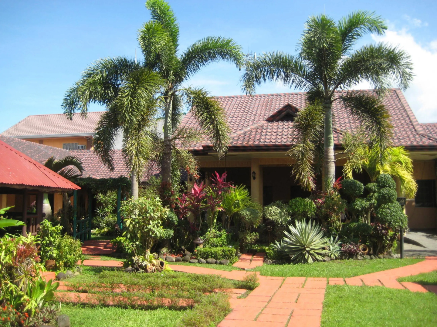 G and E Garden Pavilion  and La Verandah Hotel