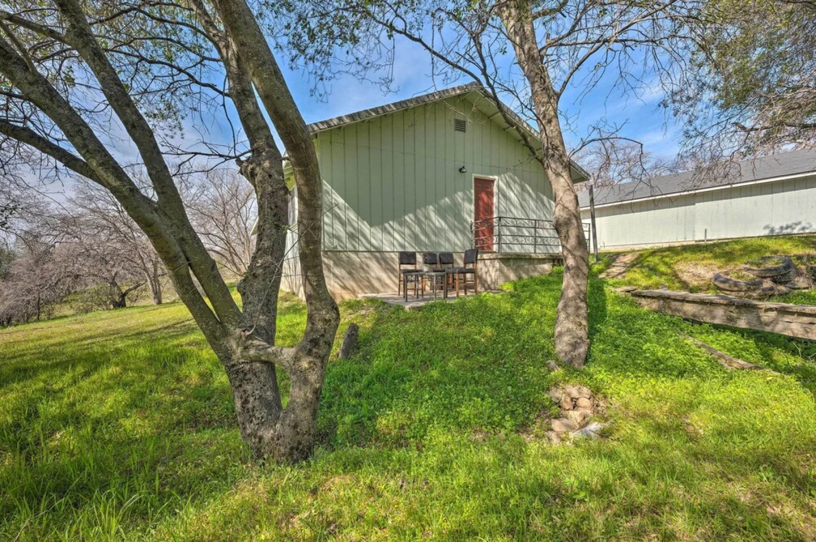 Authentic Escape at the Exact Center of CA!