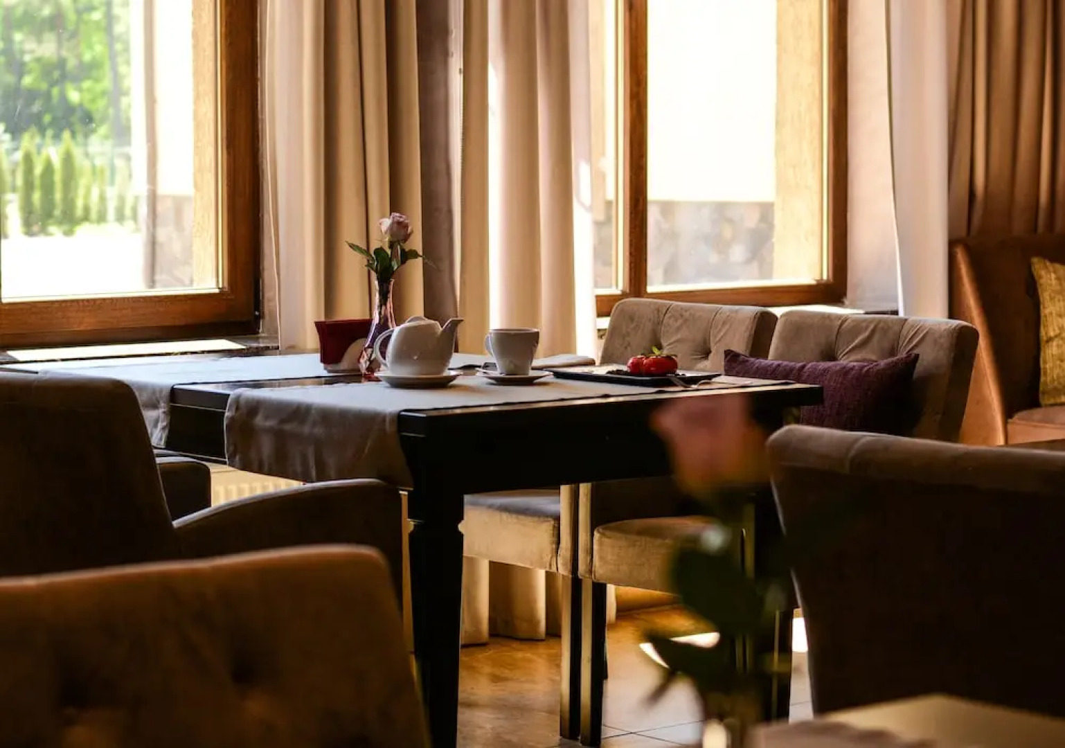 Отель «Кривое озеро»