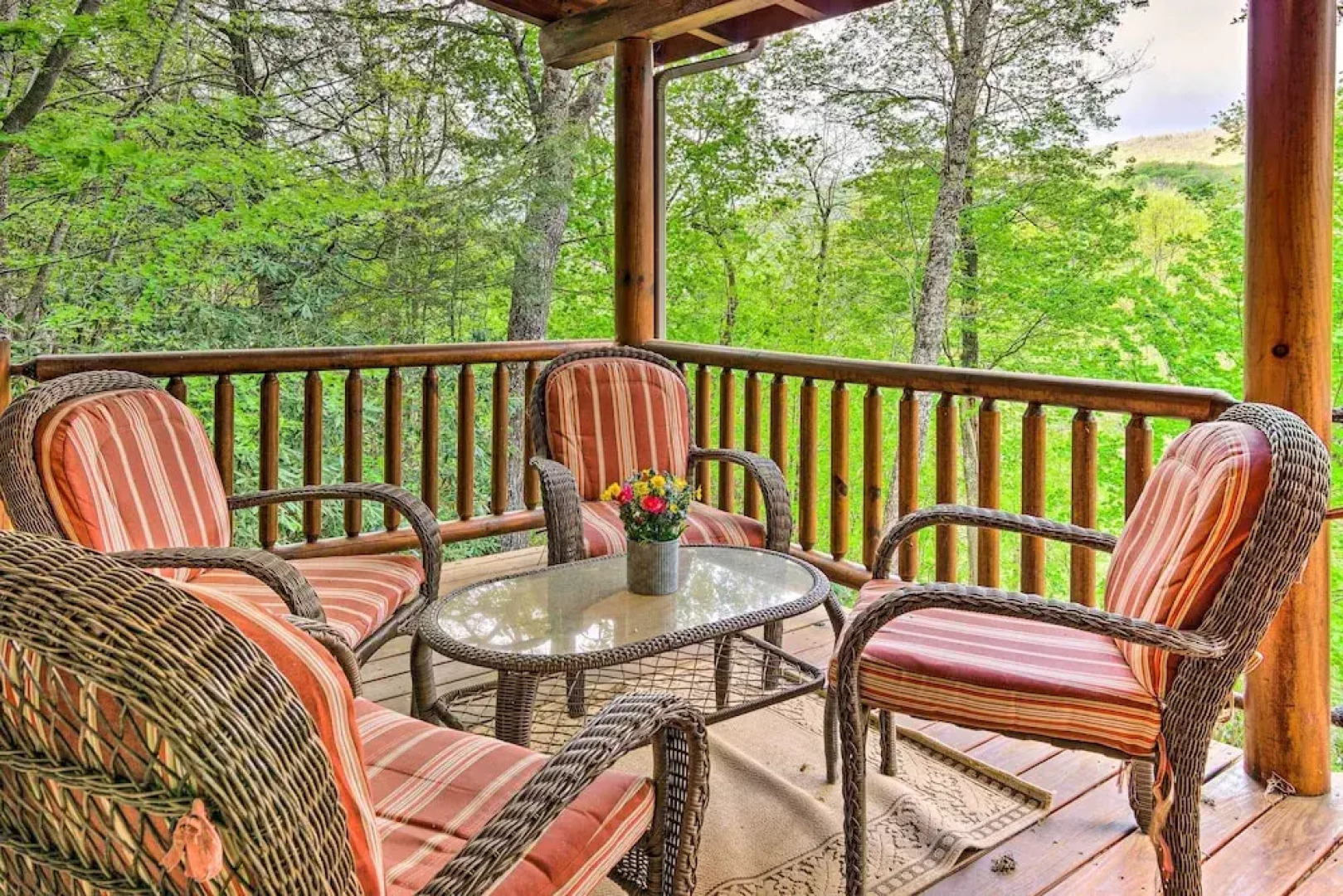 Hike, Fish & Golf: Burnsville Retreat w/ Deck!