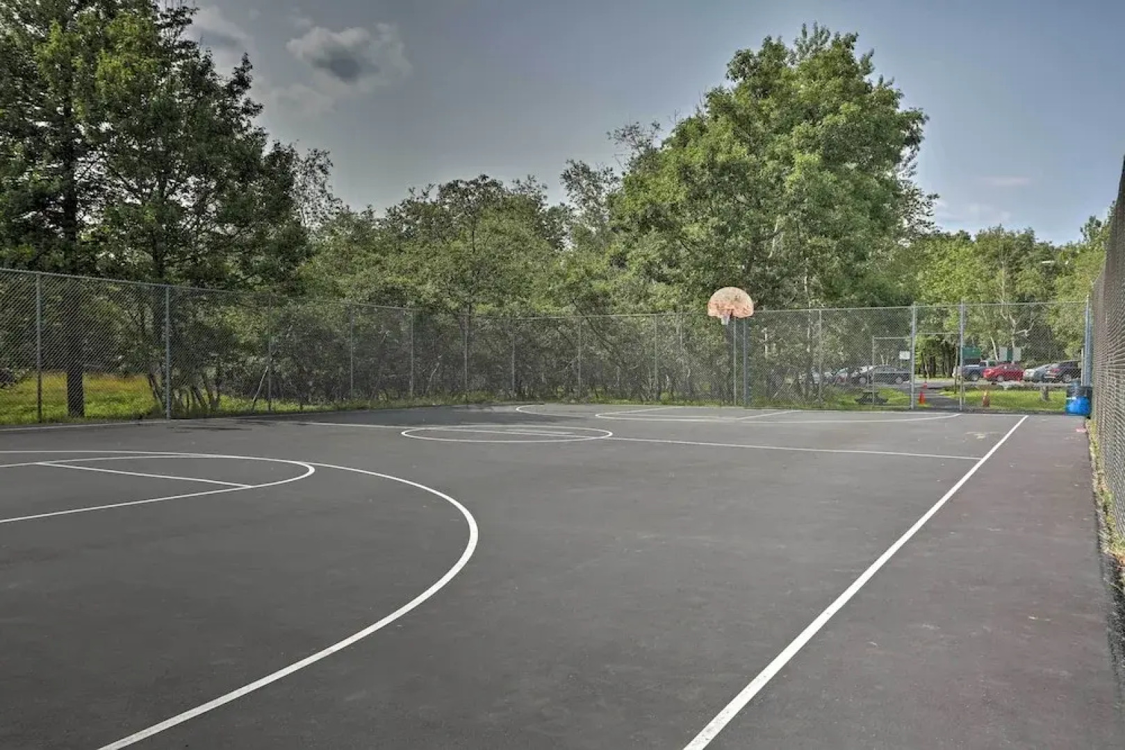 Deck, Game Room & Fire Pit: Poconos Retreat