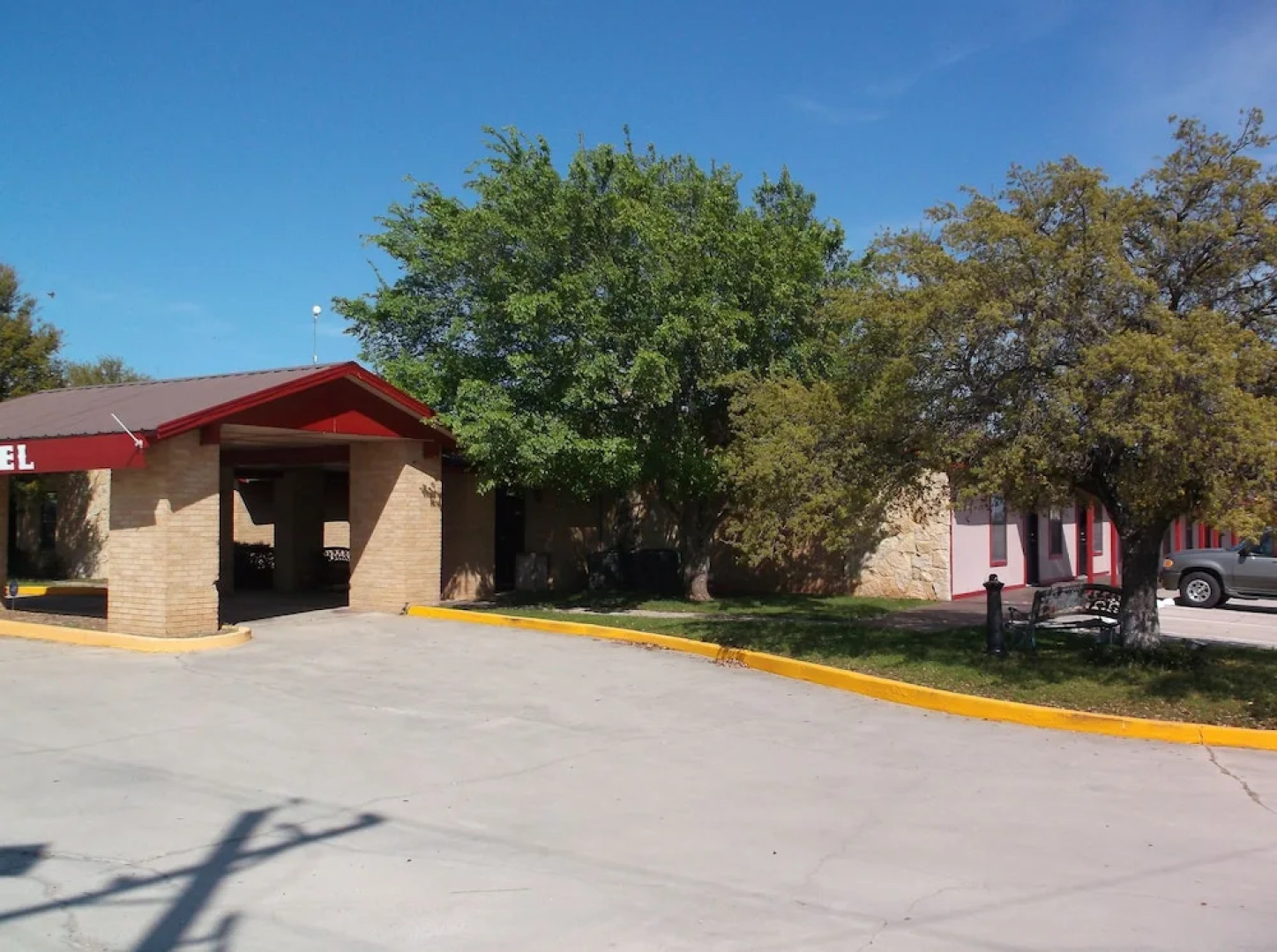 Four Horseman Travel Lodge