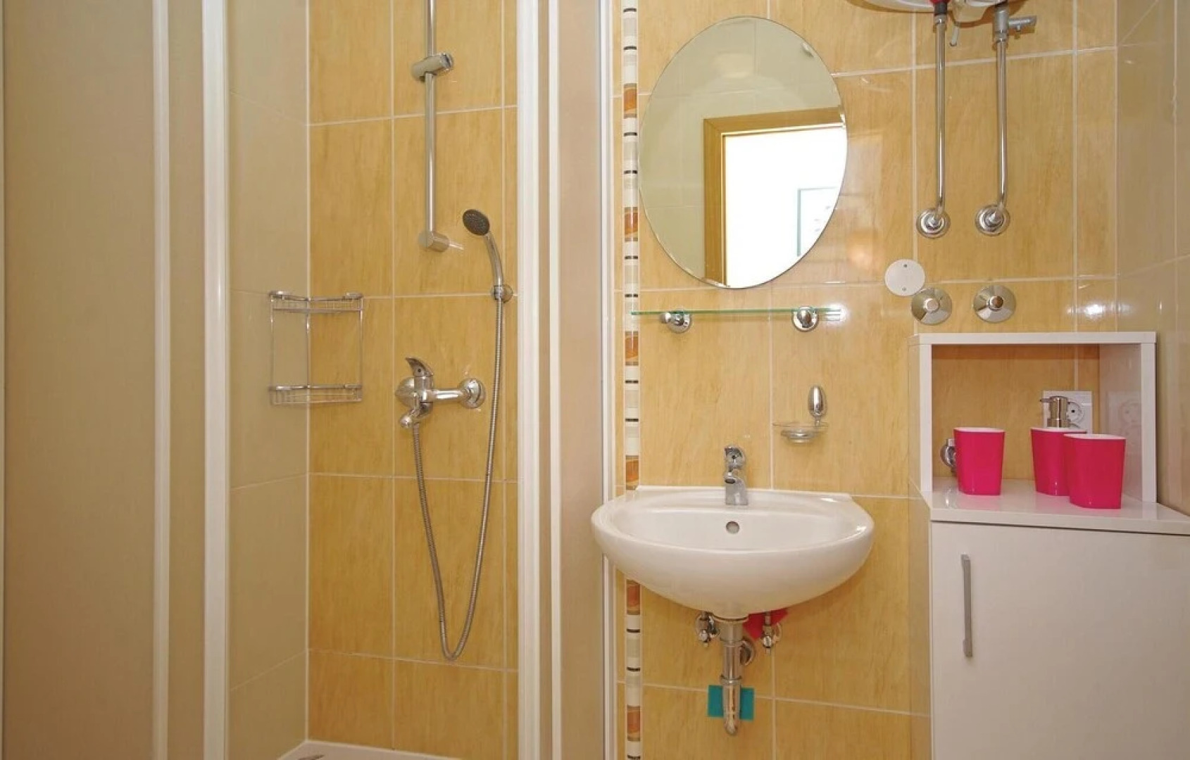 Amazing Home in Makarska With Wifi and 6 Bedrooms