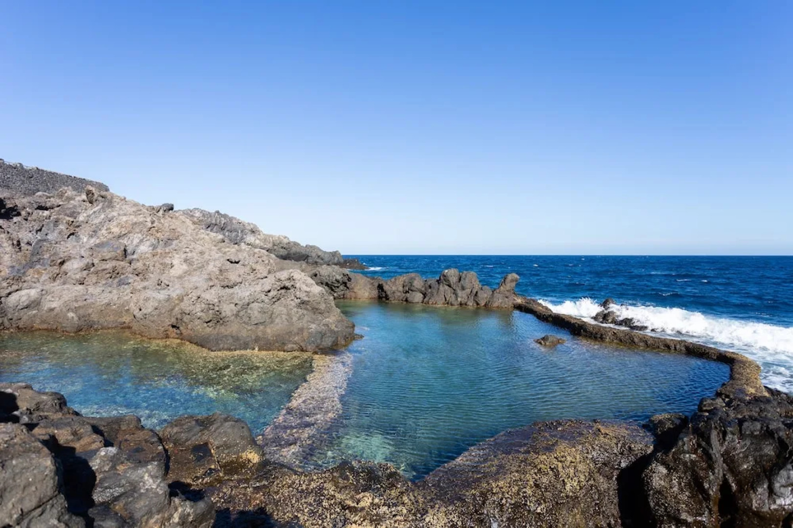 HomeLike Stunning Sea Front House with Wifi