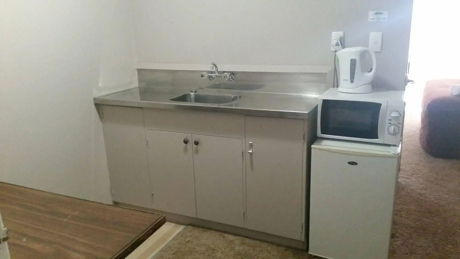 The Crossing Backpackers