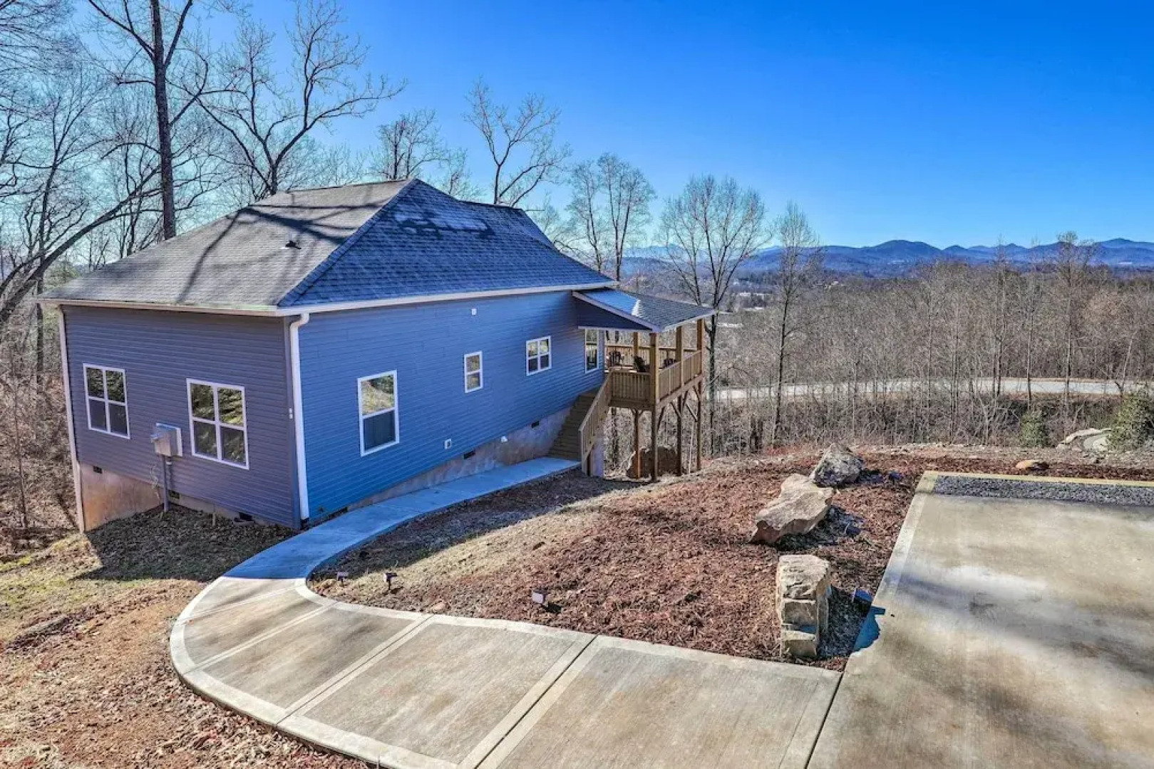 Charming Retreat w/ Mtn Views: Walkable Location!