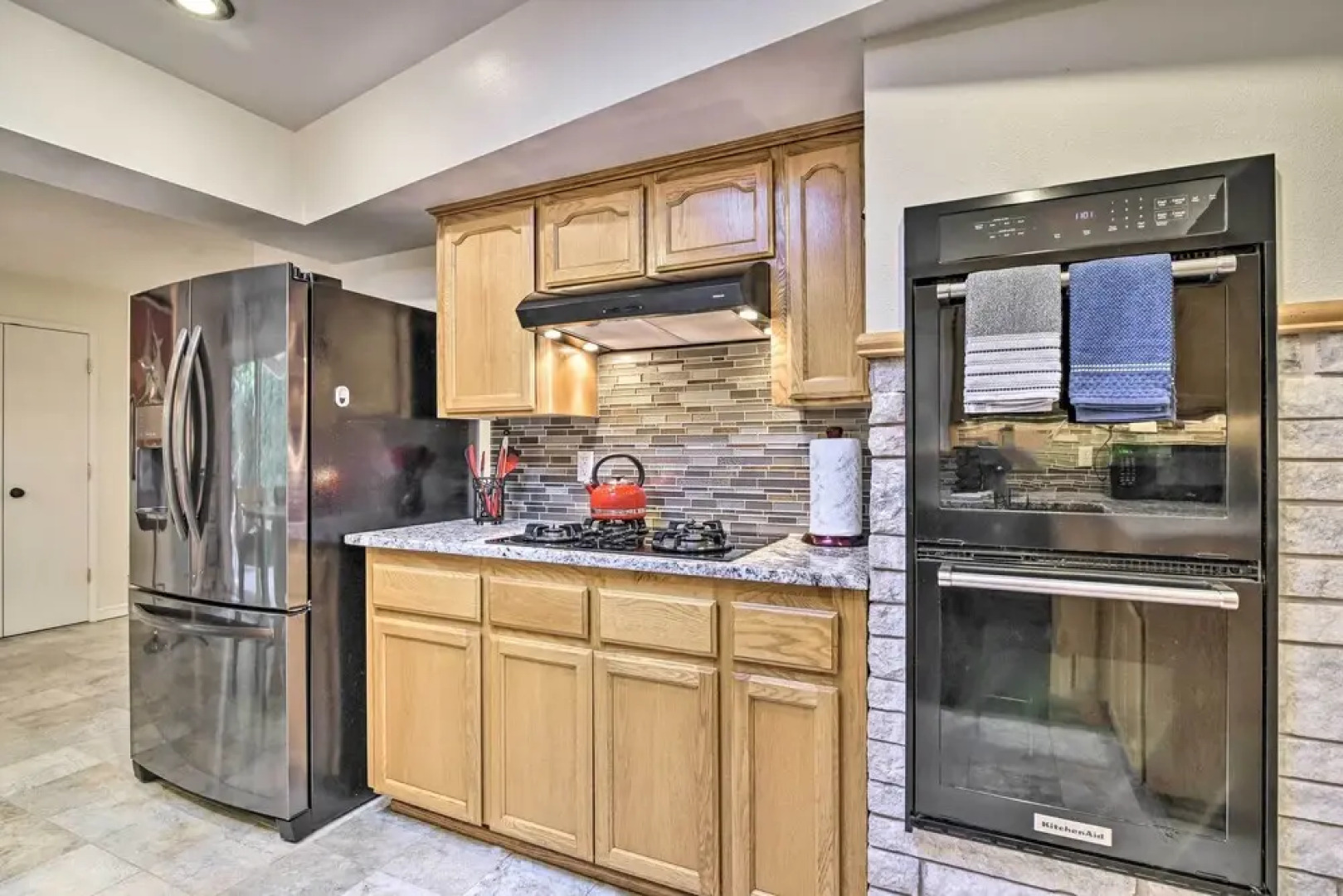 Charming Hillsboro Home w/ Yard, Dogs Welcome