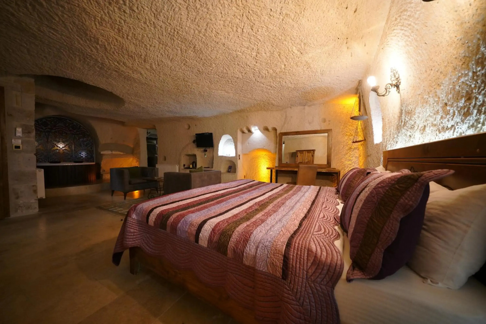 Elite Cave Suites