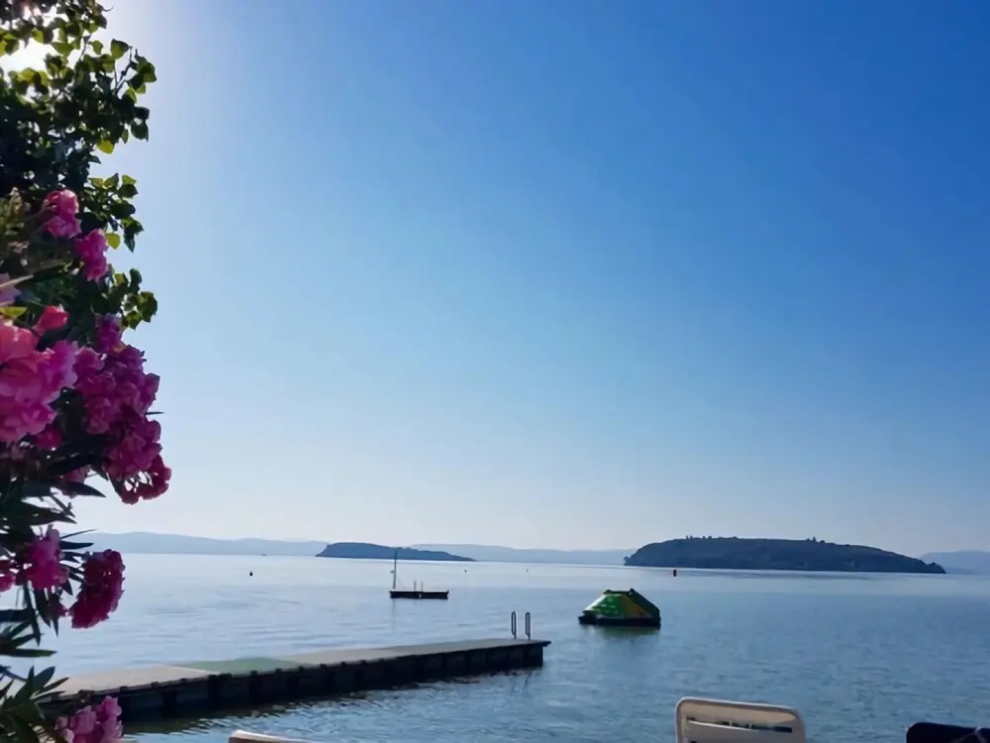 Well-kept Chalet With Covered Veranda on Lake Trasimeno