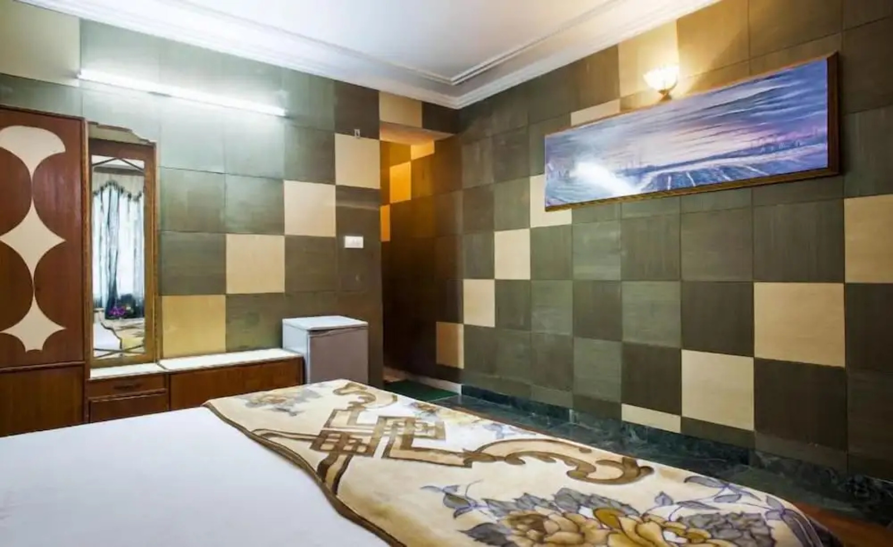 ADB Rooms Hotel Sahiwa