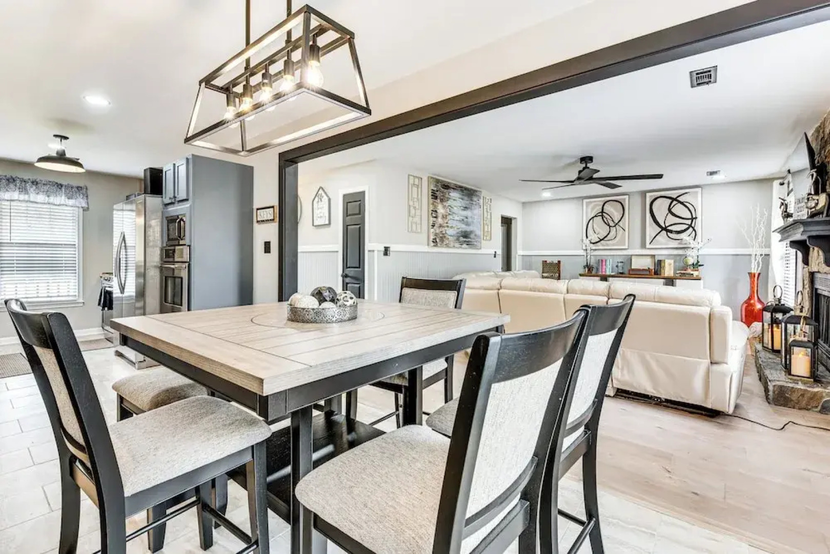 4 Mi to Airport: Atlanta Home w/ Deck & Hot Tub