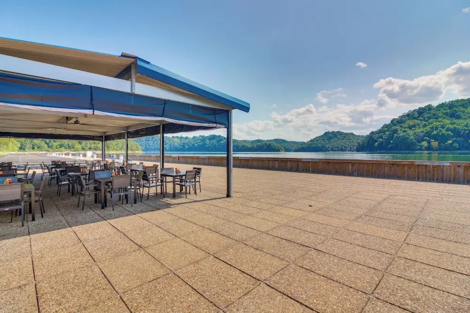 Walk to Marina: Center Hill Lake Family Home