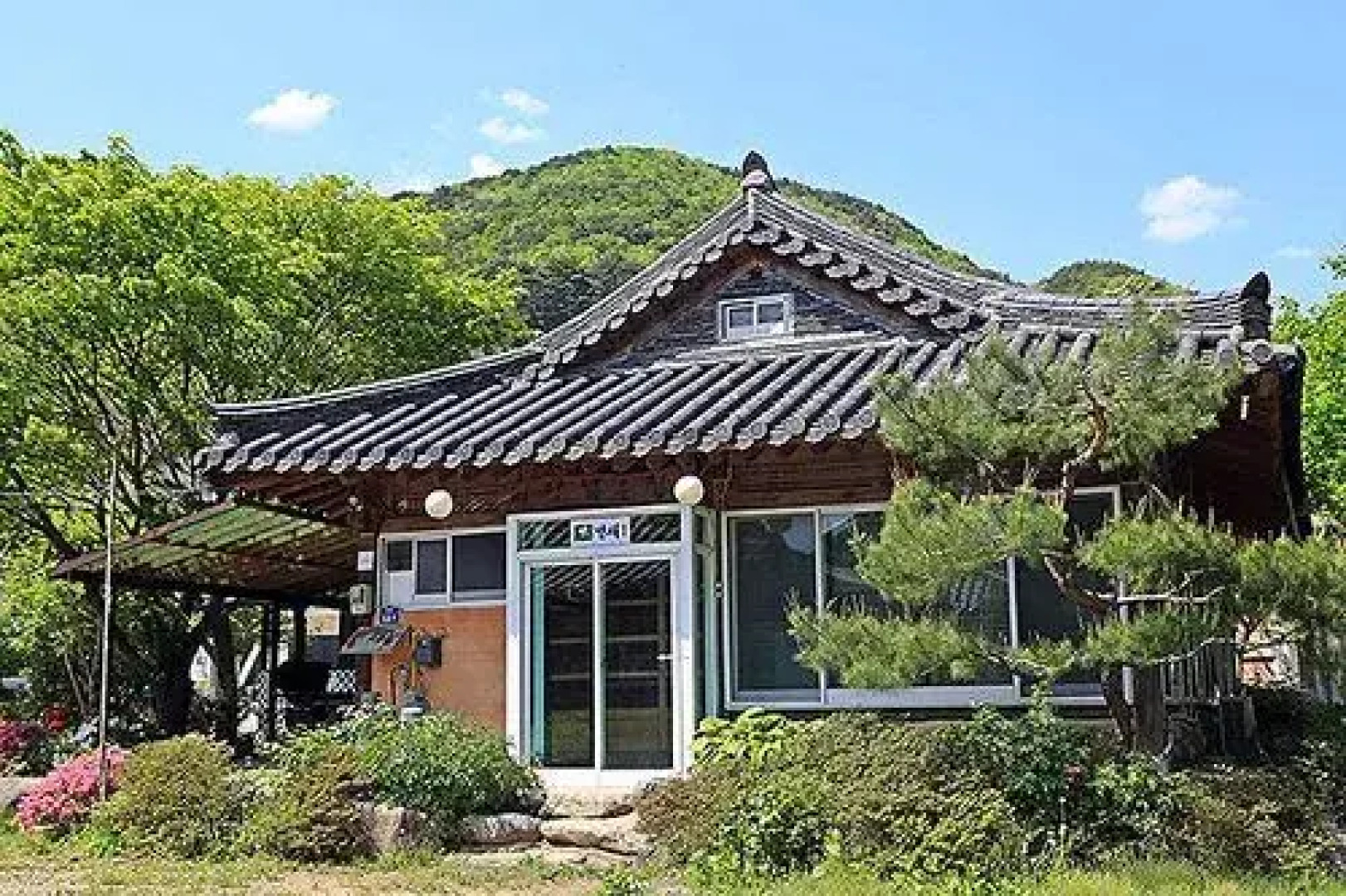 Yangsan Sound of Mountain & Sea Pension