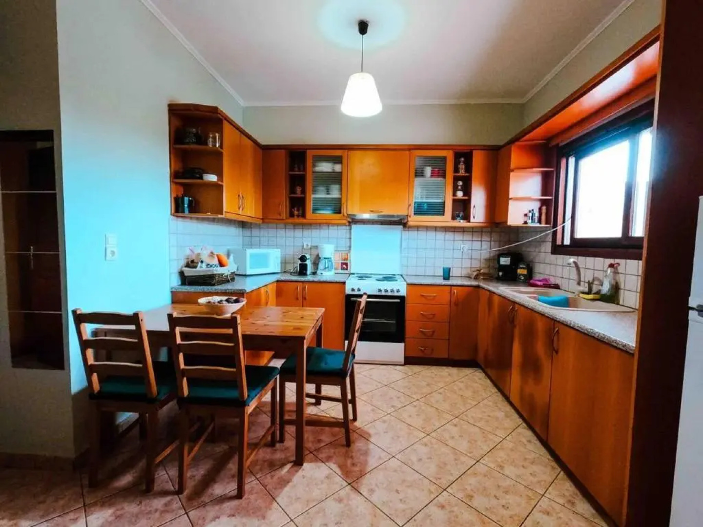 2 Bed House - Sleeps 5 - Garden - Parking - Wifi