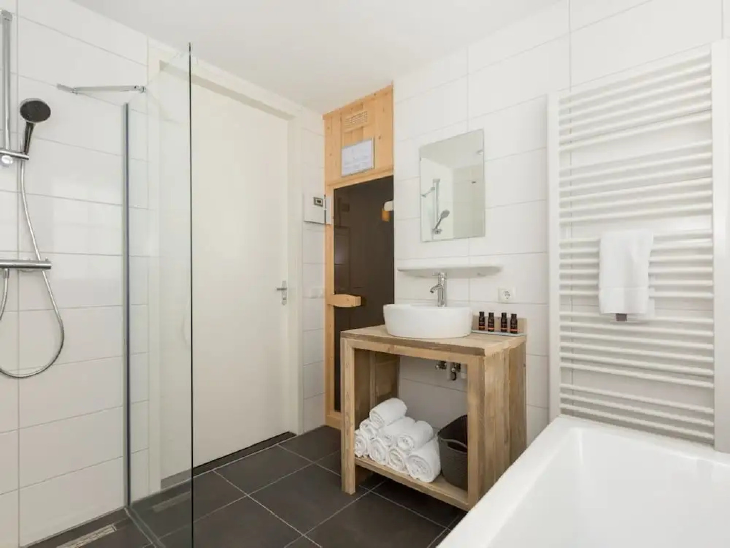 Apartment Near South Beach With Sauna