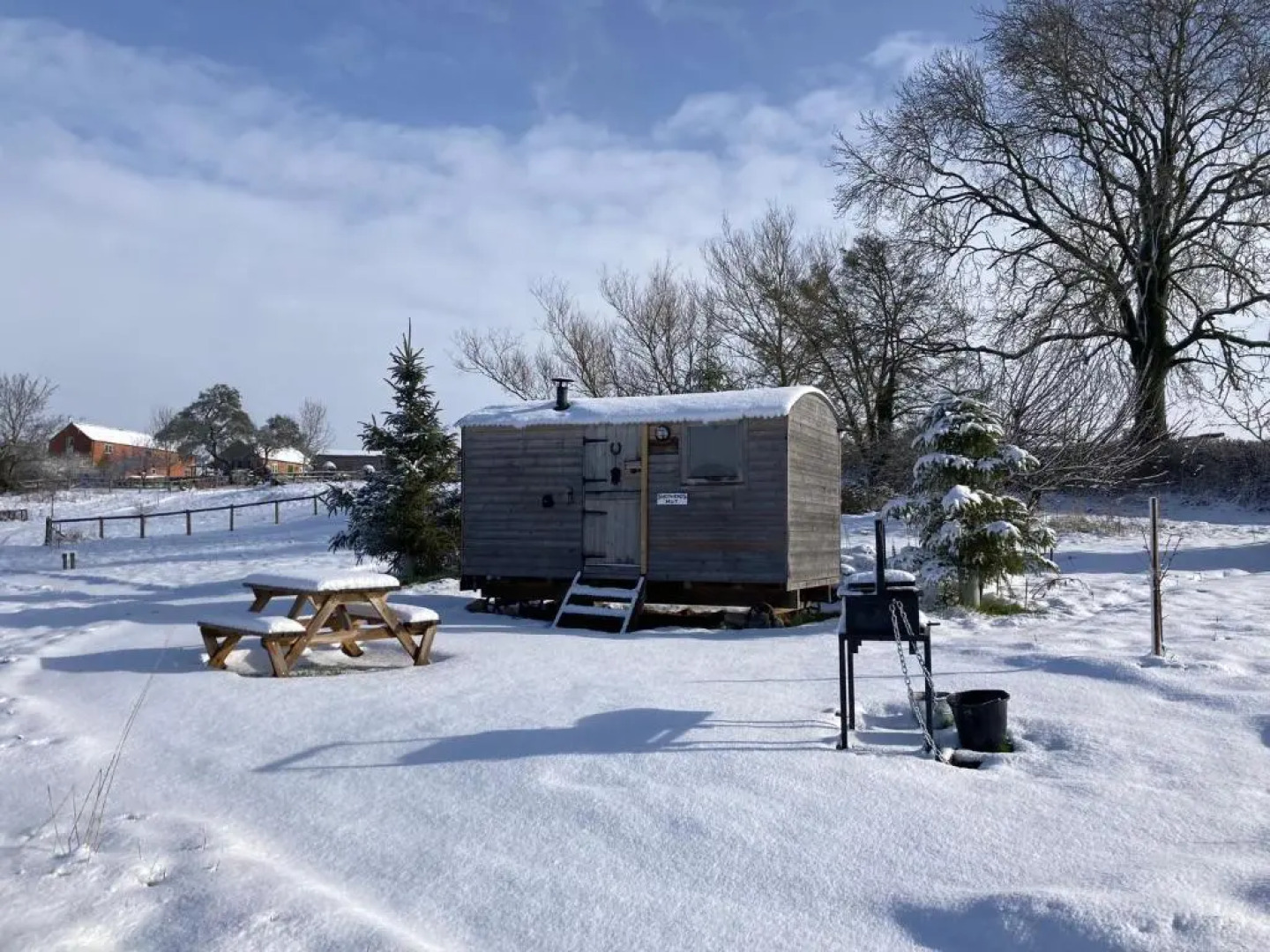 The Shepherd's Hut with seasonal Swimming Pool
