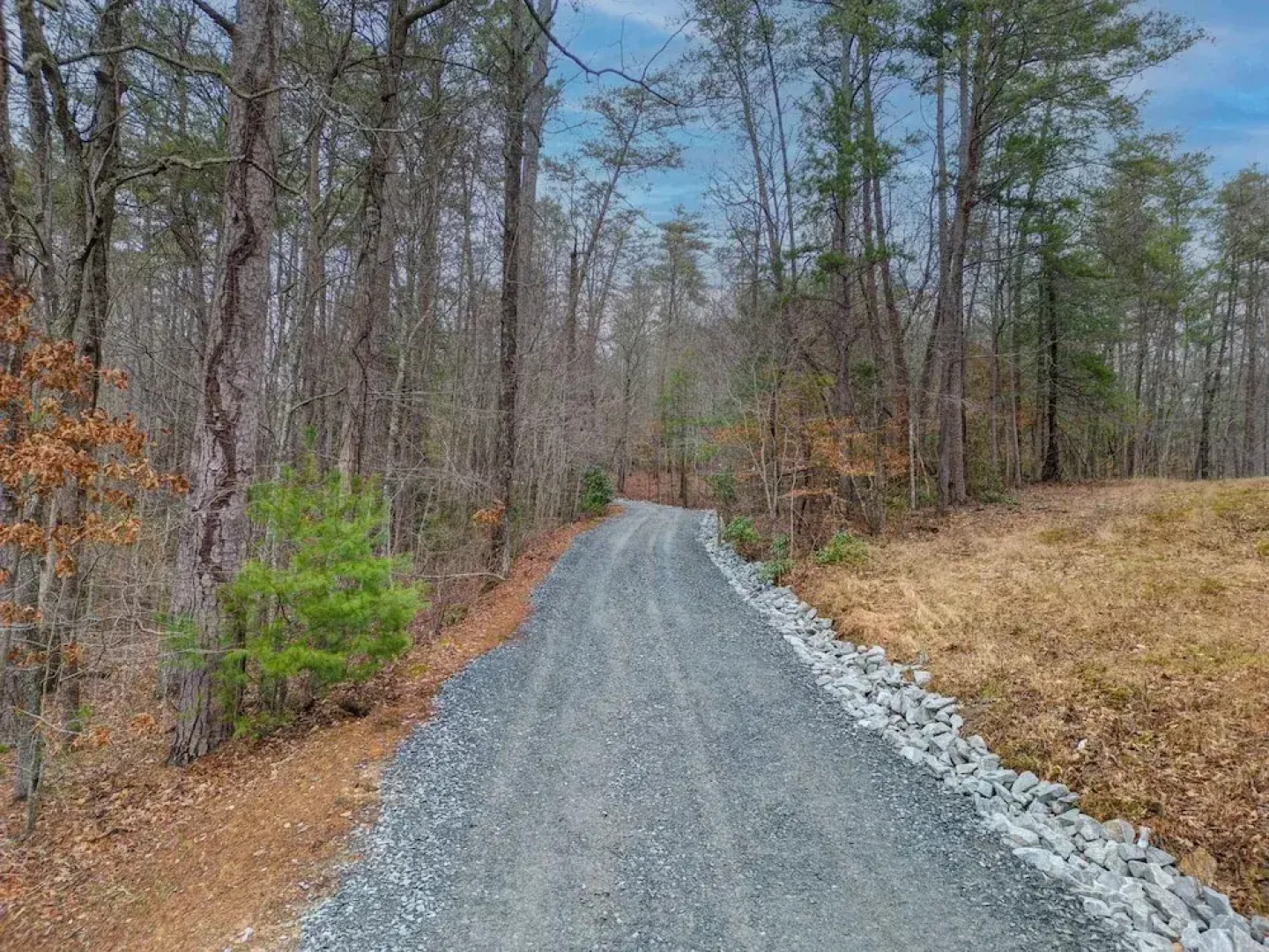 Bear Track Falls Peaceful, Quiet Mtn. Retreat!