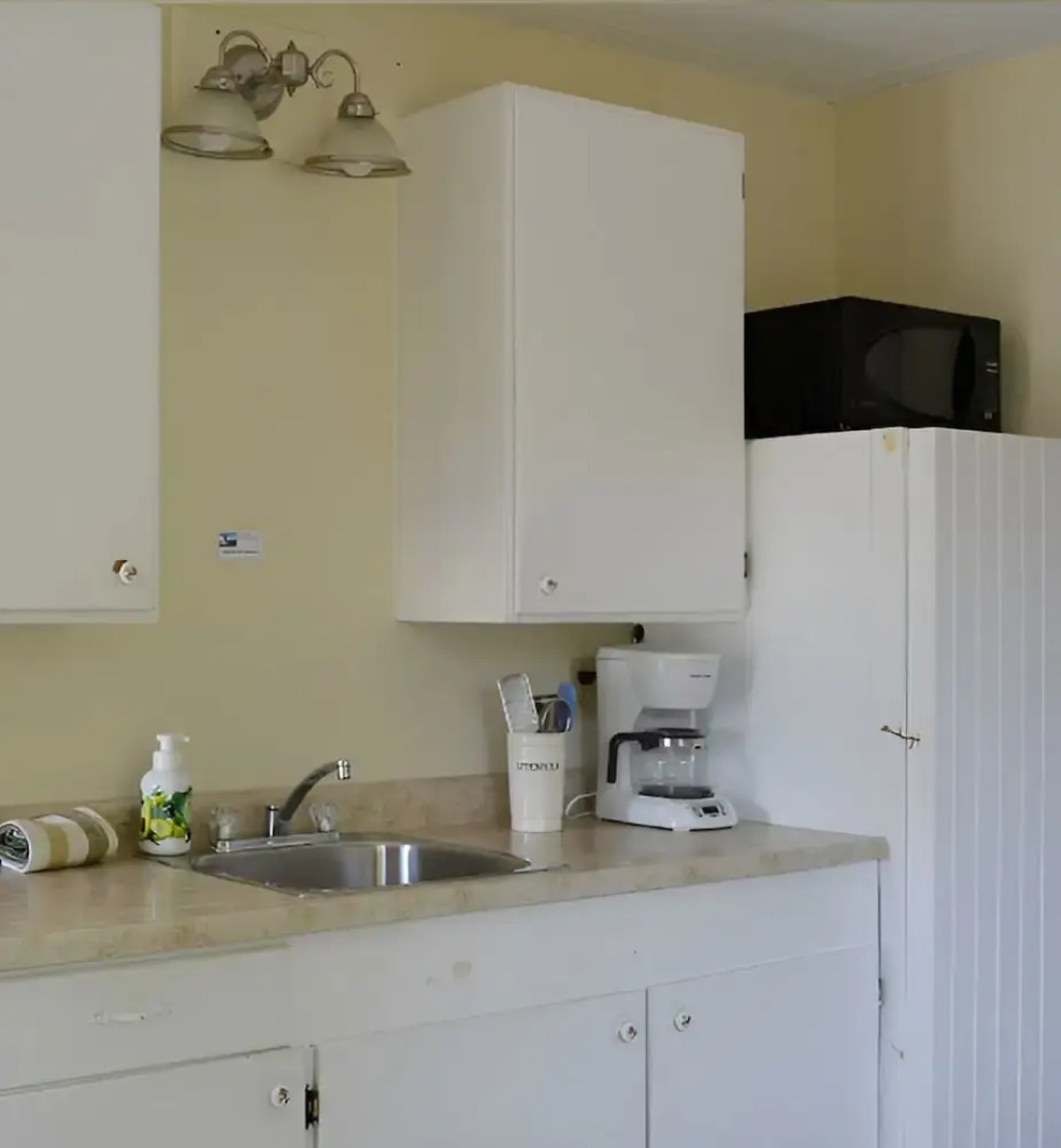 Lions Head Beach Motel & Cottages