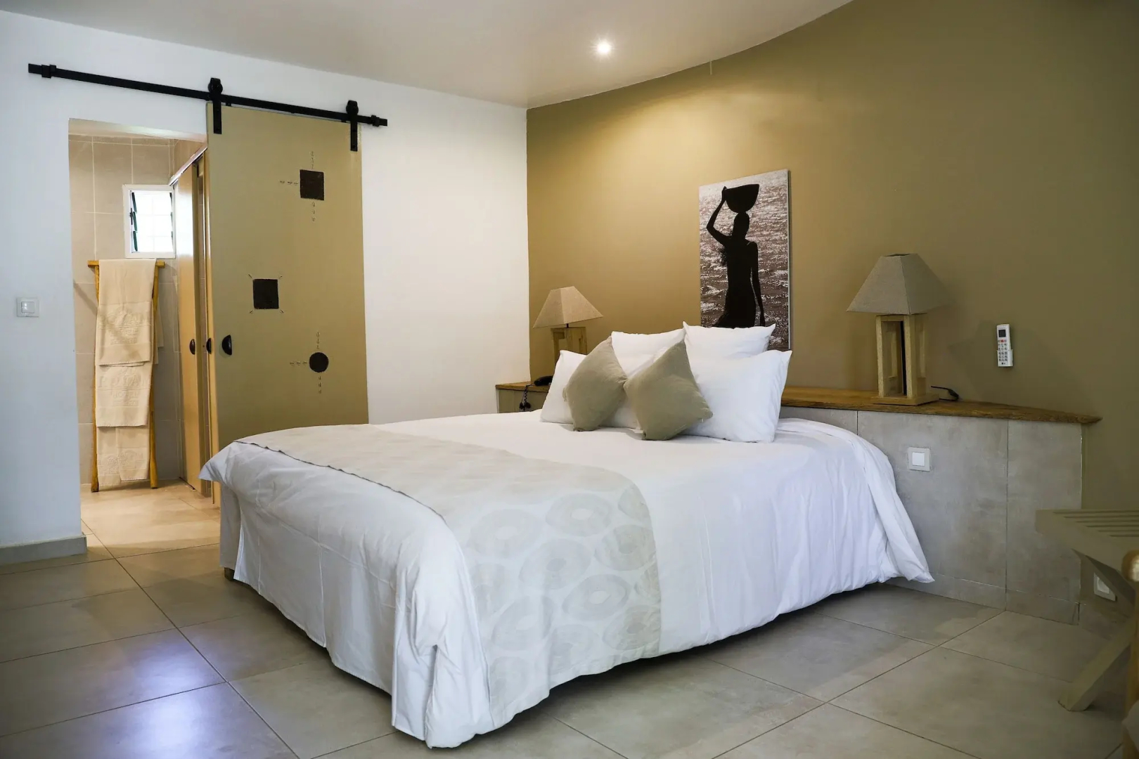 Royam Hotel