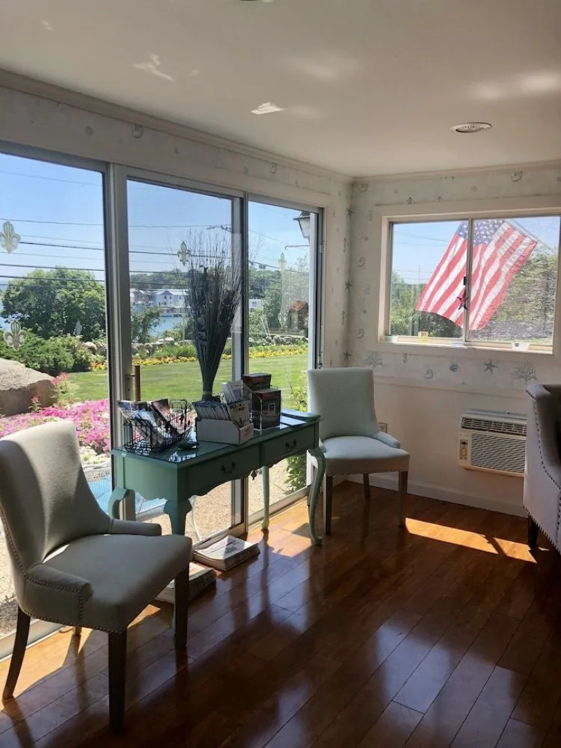 Sands of Time Motor Inn & Harbor House