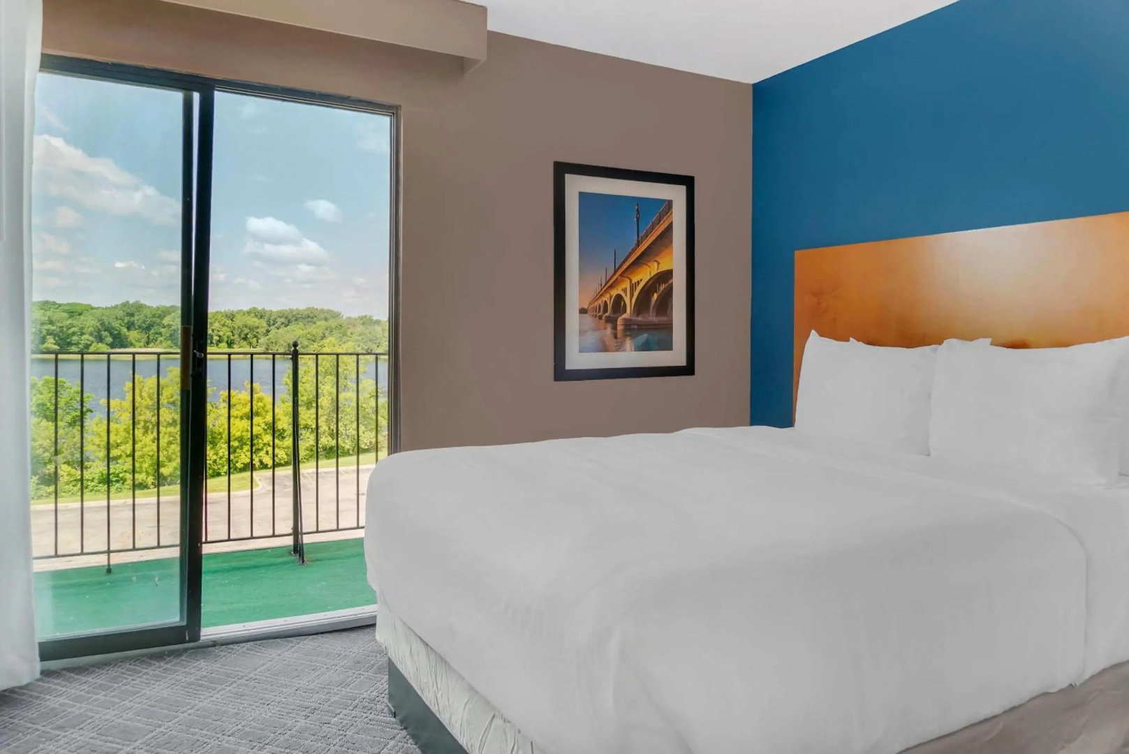 Comfort Suites Auburn Hills-Detroit