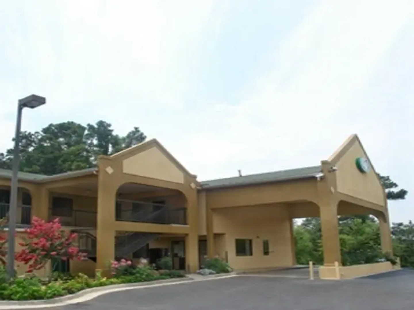 Green Roof Inn and Suites Kennesaw