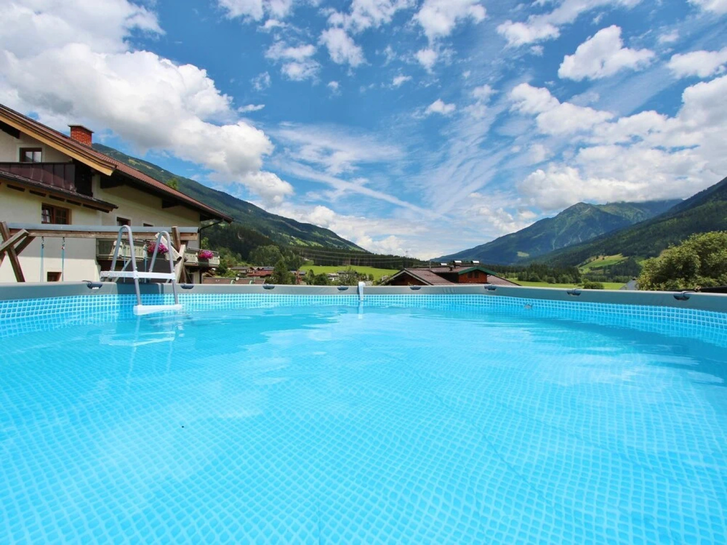 Spacious Apartment in Neukirchen am Großvenediger With Pool