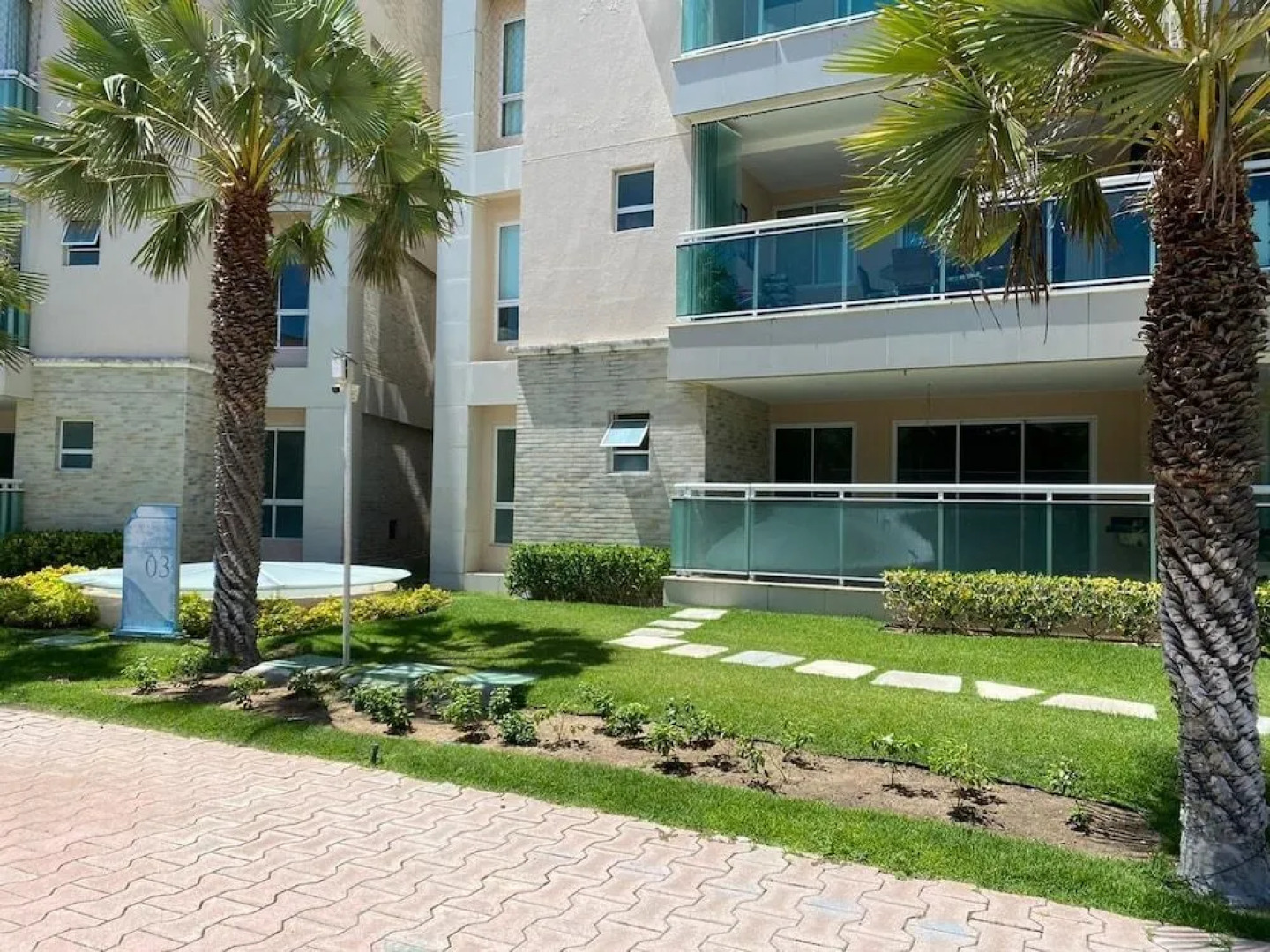 Riviera Beach Place Golf Residence