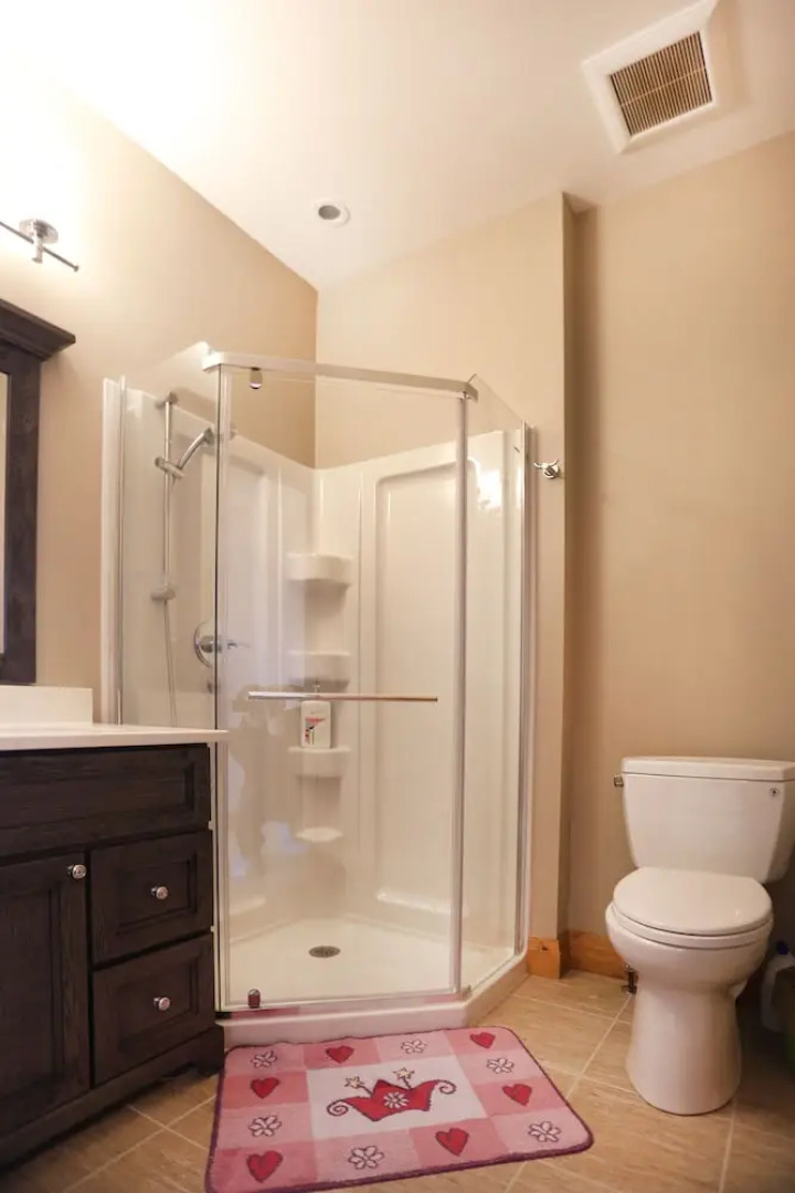 Lakefront Cottage with Stunning Lakeview