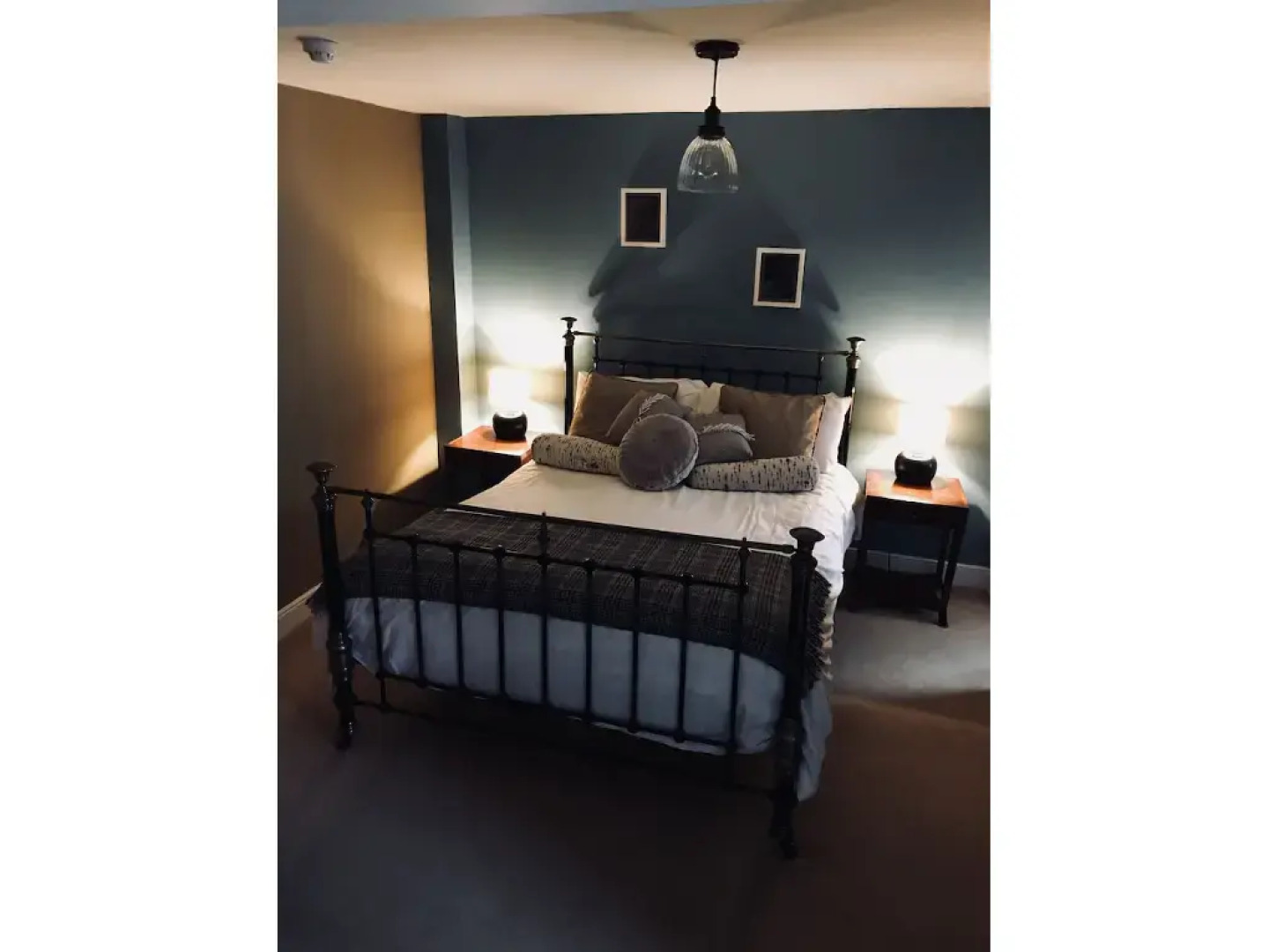 The White Cliffs Hotel