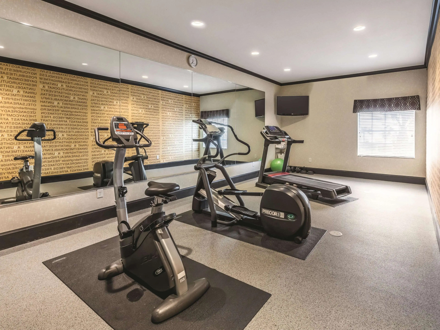 La Quinta Inn & Suites by Wyndham Dallas Grand Prairie South