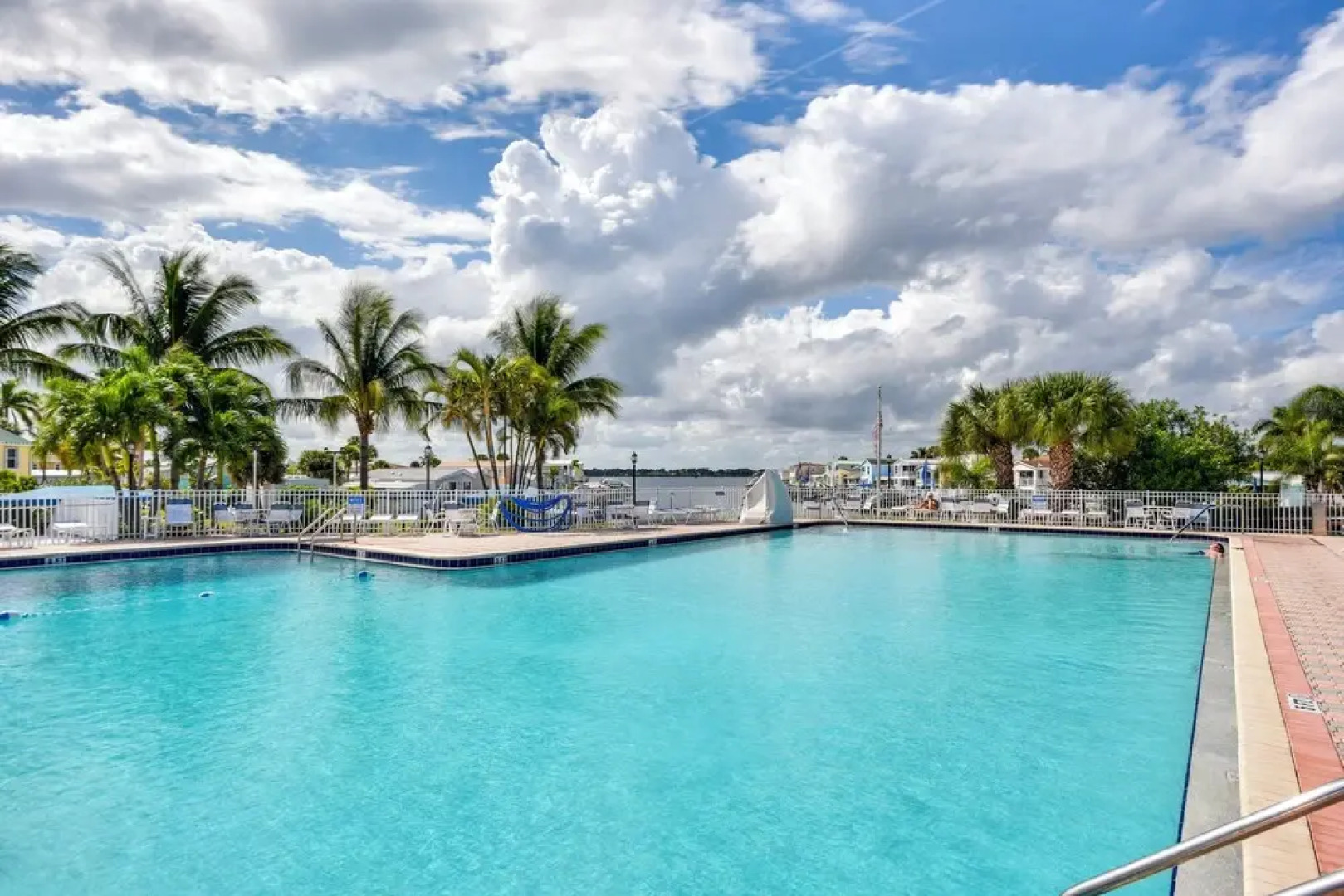 Ocean Access, Mini Golf & Pools: Jensen Beach Gem