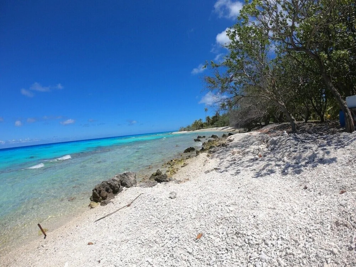 Moana Breeze Eco Lodge