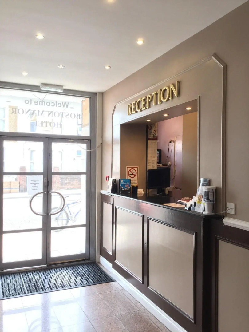 OYO Bostons Manor Hotel, Hanwell London