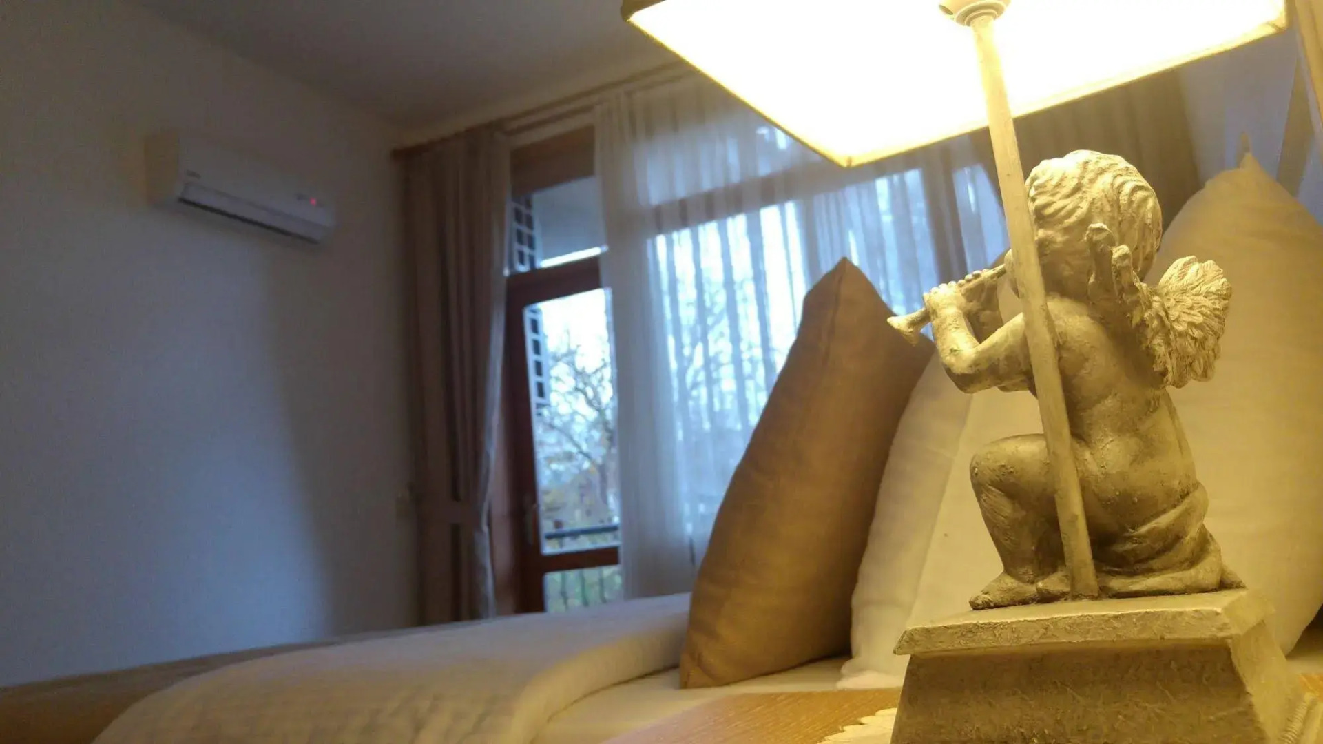 Old Town Deluxe Flats