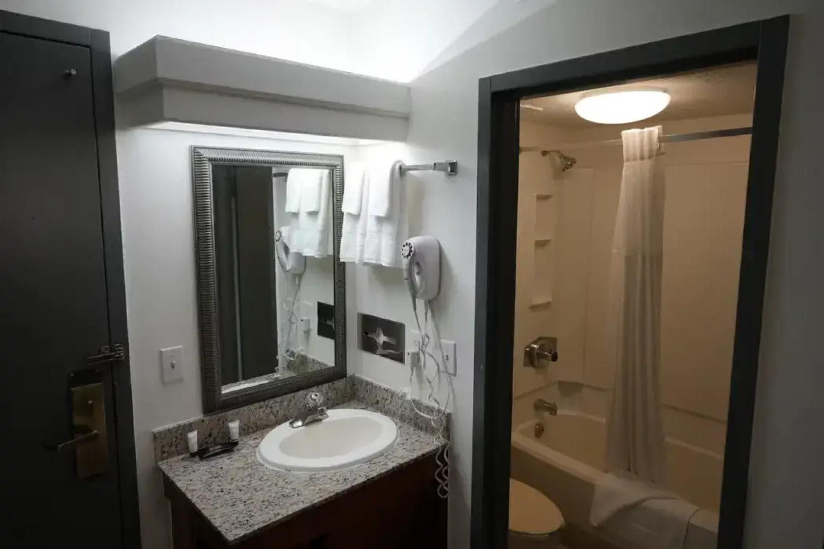 Clarion Hotel Broken Arrow - Tulsa