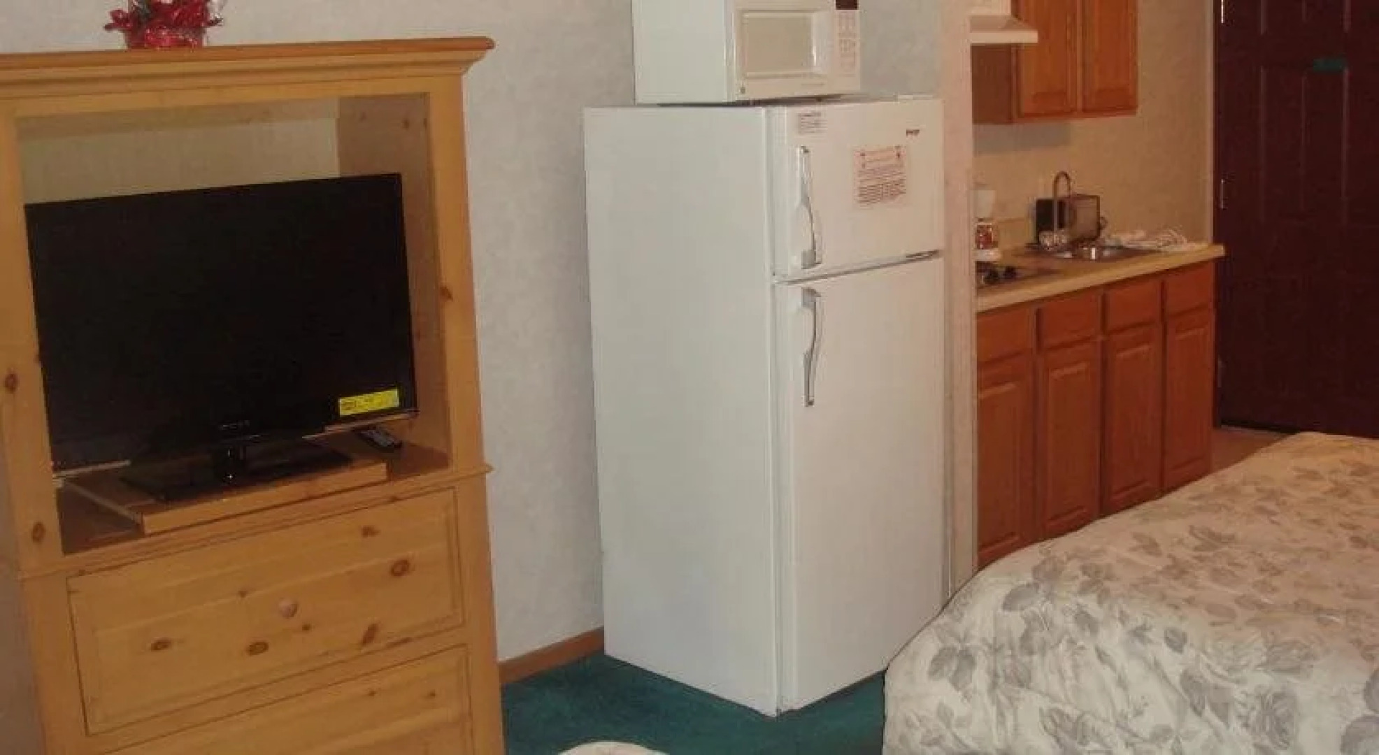 Townhouse Inn & Suites