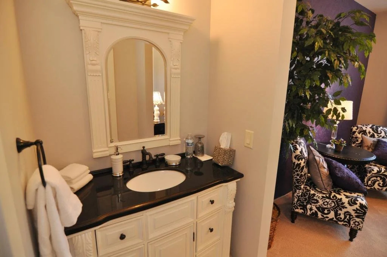 Lake's Edge Tuscan Lodge