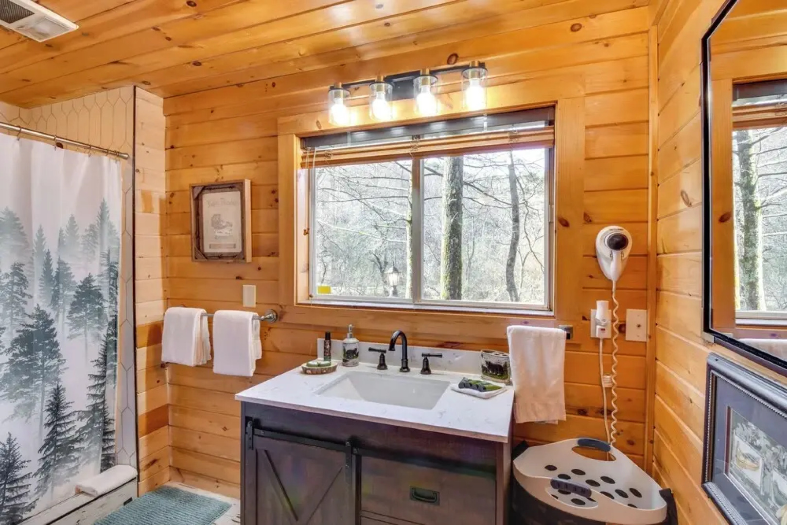 Riverfront Helen Cabin w/ Hot Tub & Deck!