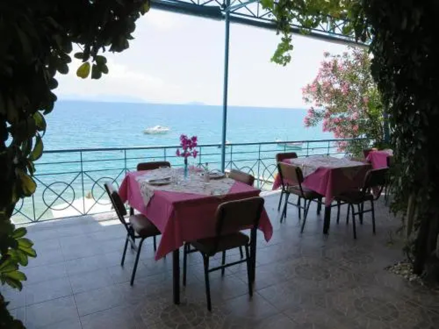 Blue Sky Apartments & Rooms