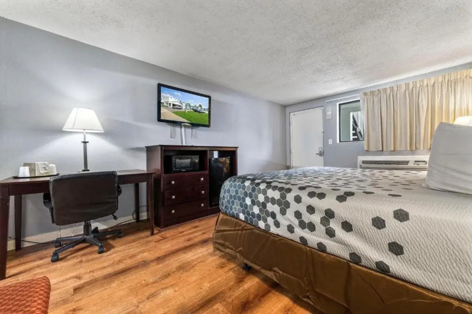 Super 8 by Wyndham Portsmouth - Norfolk