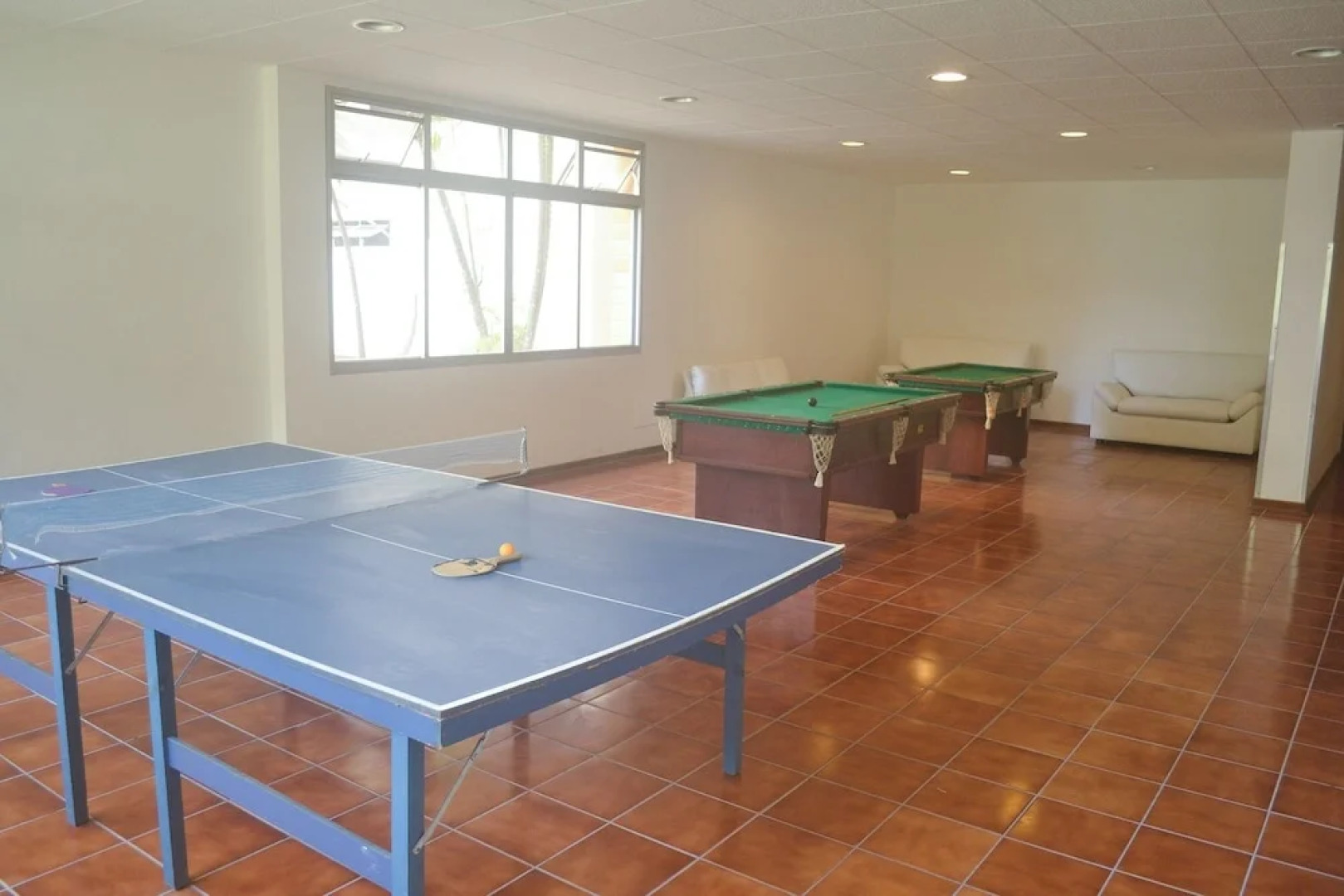 150m da praia com piscina aquecida e sauna