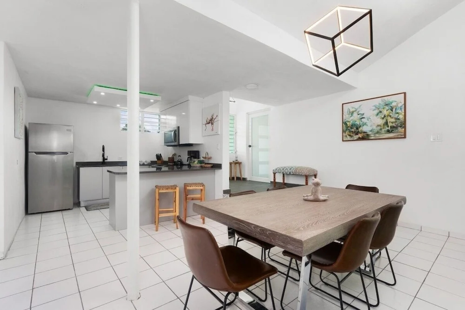 Walk to Beach or Swim in the Pool, 4 Bedrooms 4 Home by Redawning