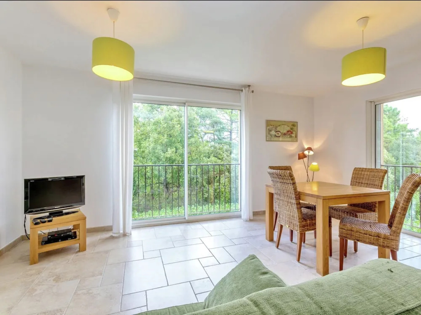 Luxury apartment for four people near golf course in the heart of Provence