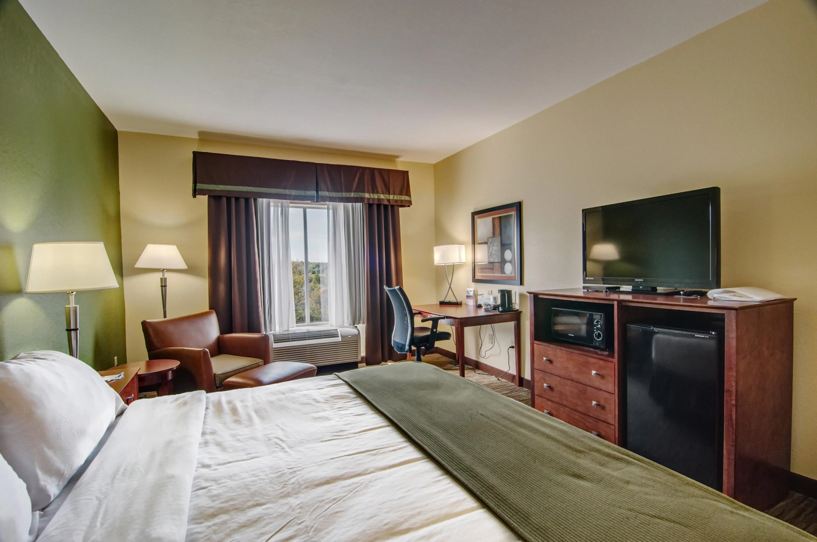 Holiday Inn Express and Suites Wytheville by IHG