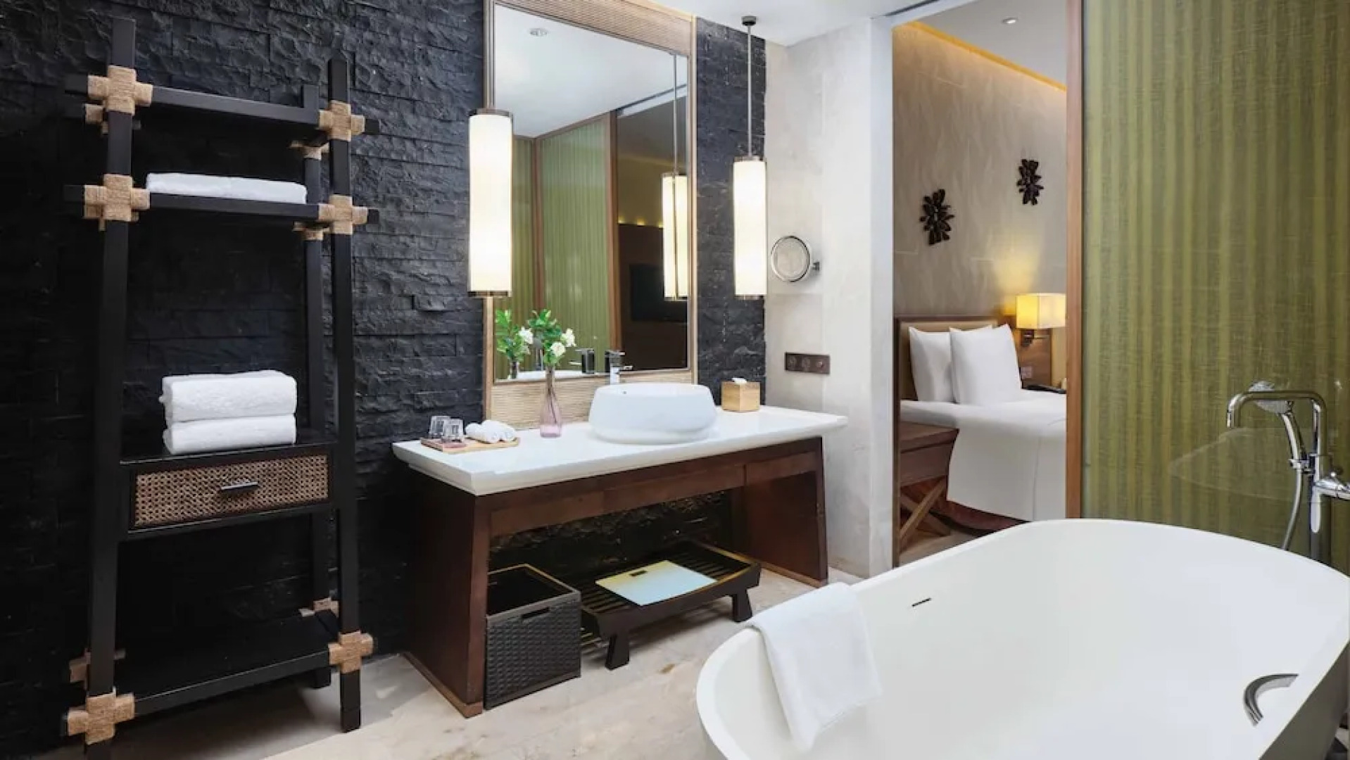 Crowne Plaza Hailing Island