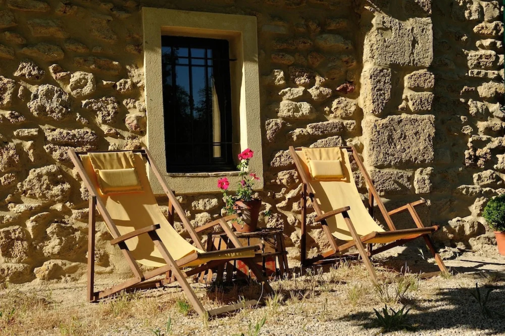 House With 2 Bedrooms in Grans, With Pool Access and Furnished Garden