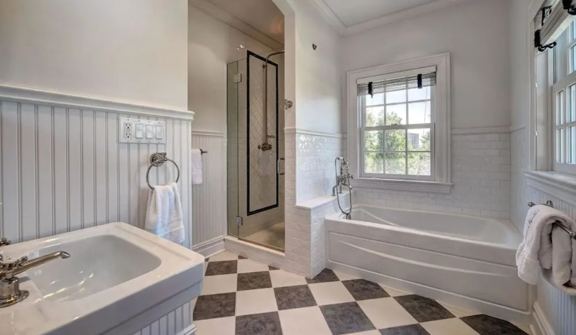 Villa Halsey -beautifully Landscaped 7 Bed